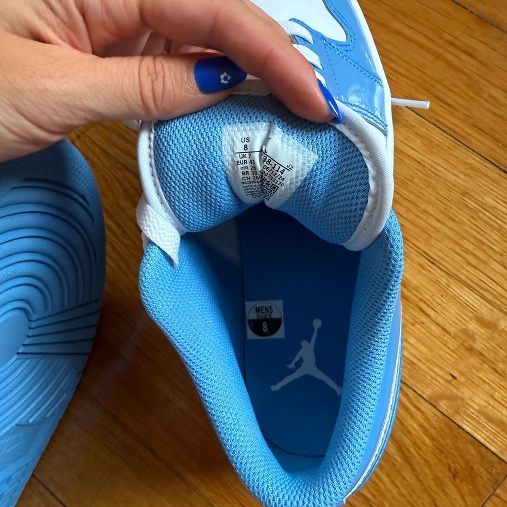 Nike Air Jordan 1 Low SE White/Carolina - Picture 4 of 4